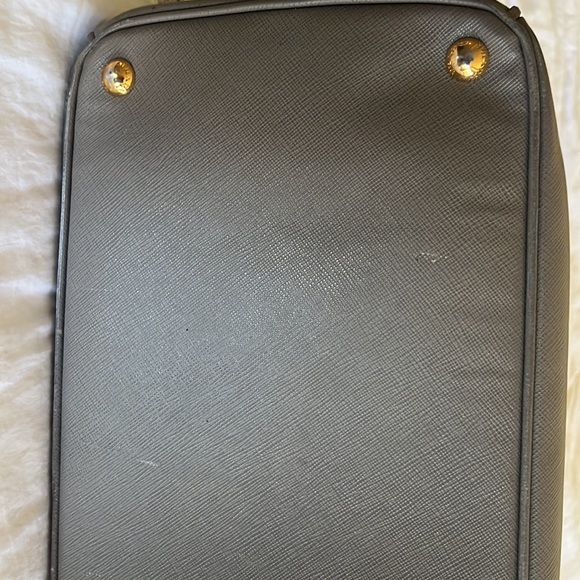 Authentic Prada Saffiano large tote in gray leather - Picture 9 of 12